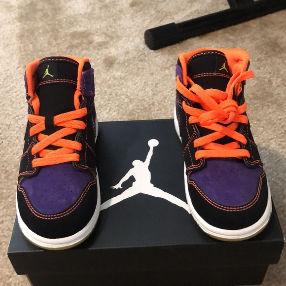 Jordan 1 Phat Mid. Purchased 8yrs ago Never worn. - Picture 3 of 5